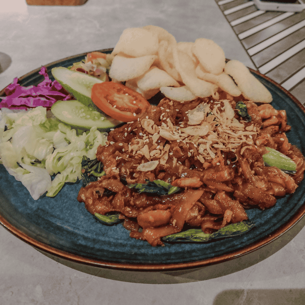 Home char kway teow – vegan stir fried noodles